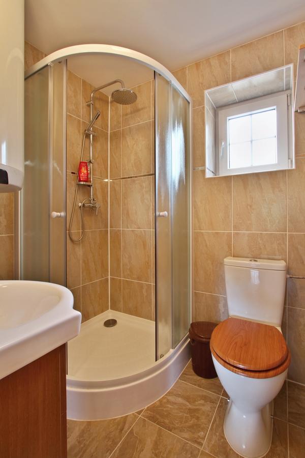 Dolni Lodge *